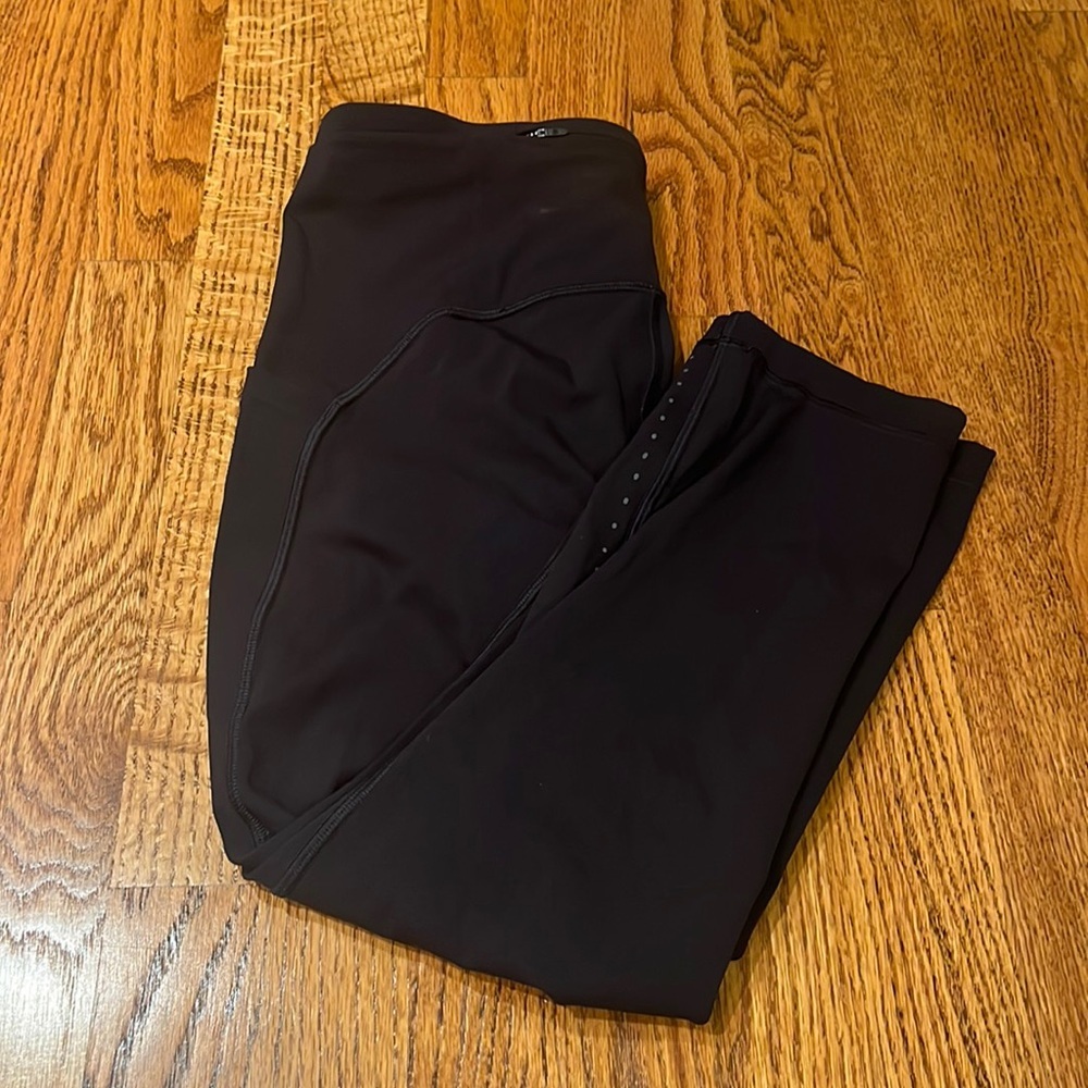 Lululemon Woman’s Black Capri Leggings Size 8